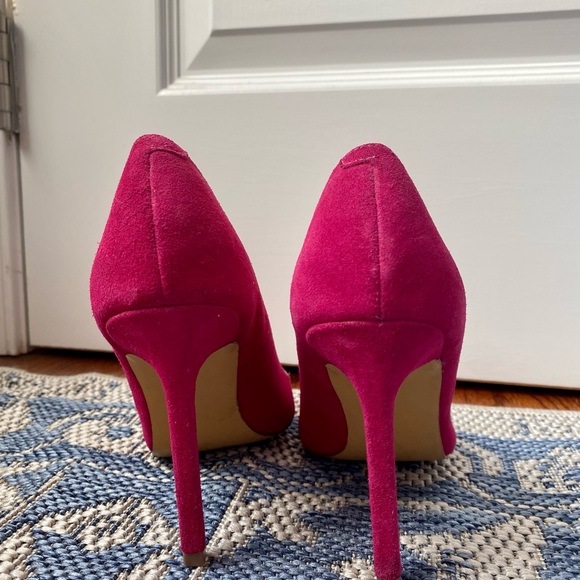 Beautiful suede fuchsia pink pumps- 4” - Picture 4 of 5